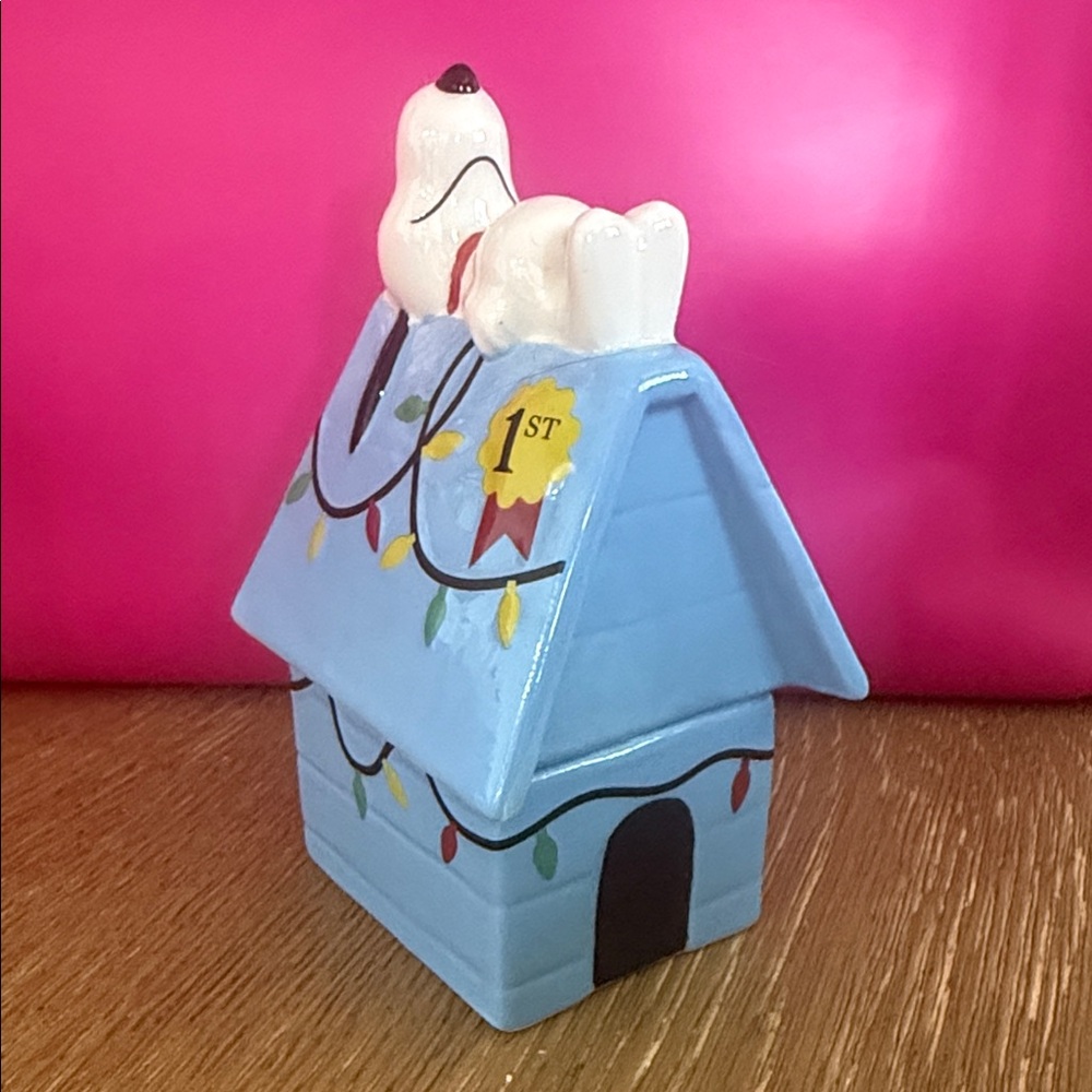 Blue Snoopy Doghouse salt and pepper  - Peanuts-Inspired
